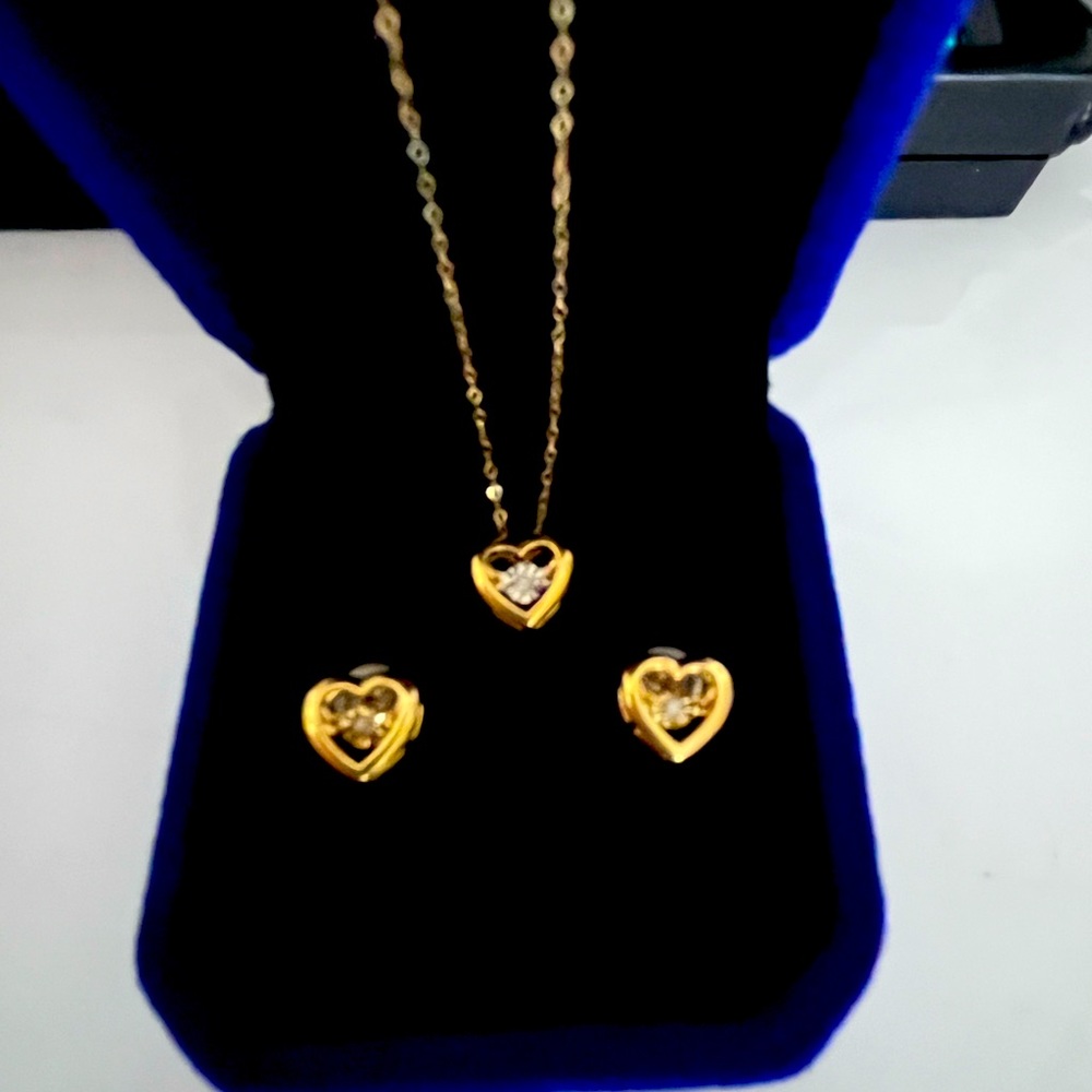 Dainty set of 18 k gold dancing heart earrings and necklace with certificate